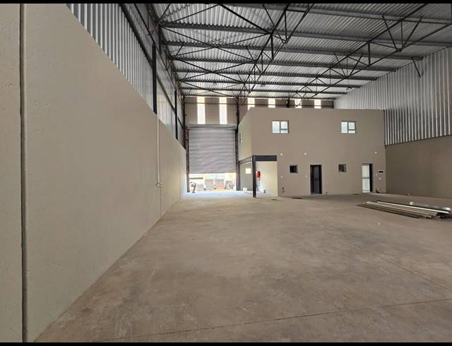350M² WAREHOUSE TO LET IN CLEVELAND